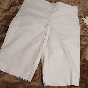 👉NWT👈Dana Buchman Slimming Skimmer Shorts